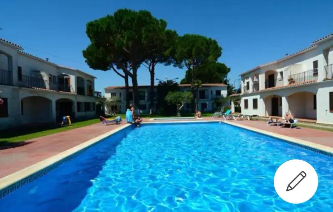Cosy Apartment Of L'Escala Beach Buitenkant foto